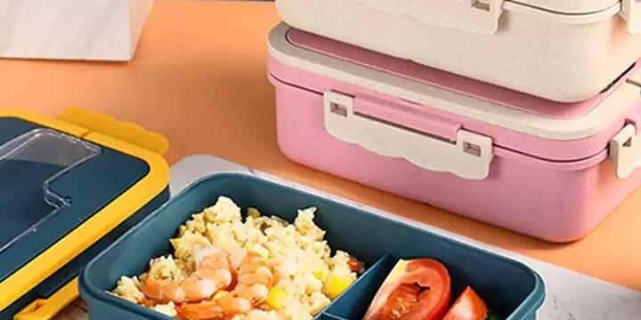 microwavable plastic lunch box with cutlery
