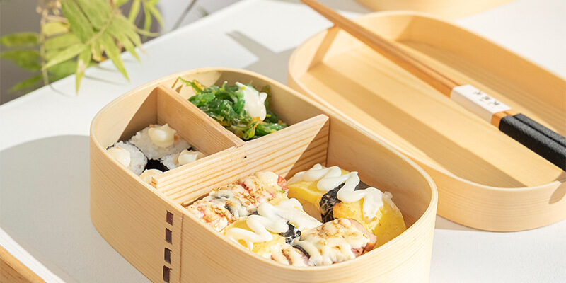 r wooden bento lunch box with partition