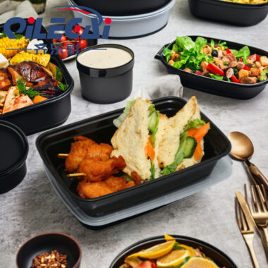 Disposable rectangular plastic lunch boxes