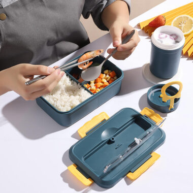 Microwaveable plastic bento lunch box set